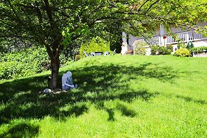 Stunning House with Views of Puget Sound Ideal for Family Reunions