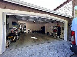 Stunning House with Views of Puget Sound Ideal for Family Reunions