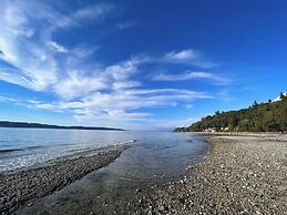 Stunning House with Views of Puget Sound Ideal for Family Reunions