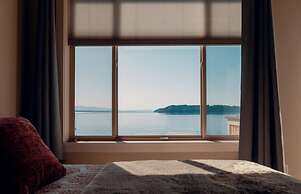 Stunning House with Views of Puget Sound Ideal for Family Reunions