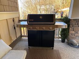 Stunning House with Views of Puget Sound Ideal for Family Reunions