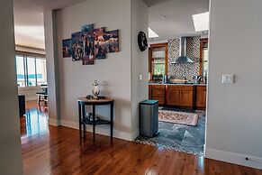 Stunning House with Views of Puget Sound Ideal for Family Reunions