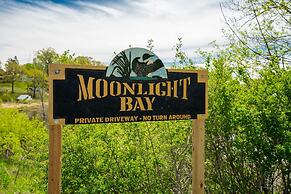 Moonlight Cove - Lakeside Lodge