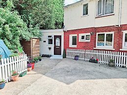 Luxurious Entire Studio in Axminster Suitable for