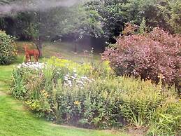 Luxurious Entire Studio in Axminster Suitable for