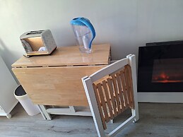 Luxurious Entire Studio in Axminster Suitable for