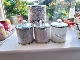 Luxurious Entire Studio in Axminster Suitable for