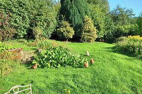 Luxurious Entire Studio in Axminster Suitable for