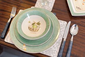 Charming Flat in Leafy West London by Underthedoormat