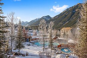 Luxury Log Chalet | Pool + Private HotTub | Ski In/Out | Overlooking G