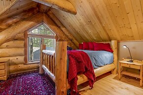 Luxury Log Chalet | Pool + Private HotTub | Ski In/Out | Overlooking G