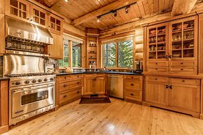 Luxury Log Chalet | Pool + Private HotTub | Ski In/Out | Overlooking G