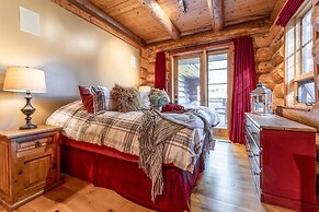 Luxury Log Chalet | Pool + Private HotTub | Ski In/Out | Overlooking G