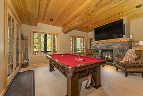 Luxury Log Chalet | Pool + Private HotTub | Ski In/Out | Overlooking G