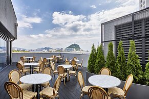 Shift Door Residence Hari