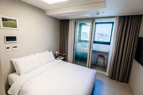 Shift Door Residence Hari