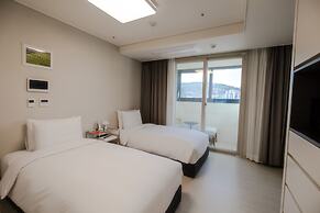 Shift Door Residence Hari