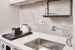 Shift Door Residence Hari