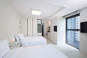 Shift Door Residence Hari