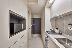 Shift Door Residence Hari