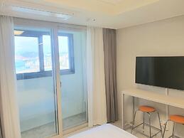 Shift Door Residence Hari