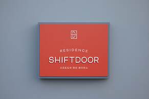Shift Door Residence Hari