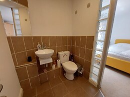 Beautiful 1bed Apartment With a Back Garden