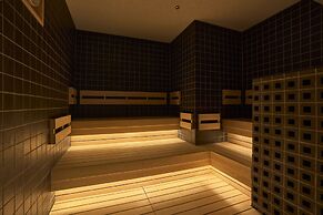 Cross Life Hakata Tenjin