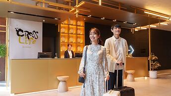 Cross Life Hakata Tenjin