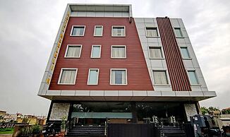 Hotel Taj Venture By Park Tree