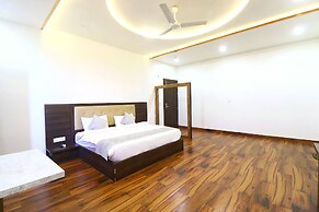 Hotel Taj Venture By Park Tree