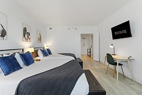 Beachfront Double Queen Hotel CozySuite