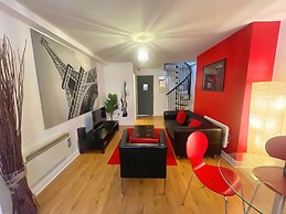 Vibrant Loft Apartment in Grade II Listed Building