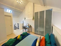 Vibrant Loft Apartment in Grade II Listed Building