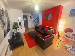 Vibrant Loft Apartment in Grade II Listed Building