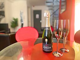 Vibrant Loft Apartment in Grade II Listed Building