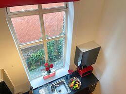 Vibrant Loft Apartment in Grade II Listed Building