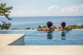 Adeluna Luxury Ocean View Villas