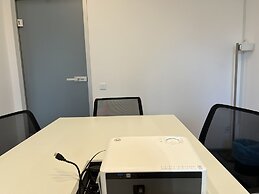 Cozy 2-Room Penthouse Lakeview W14