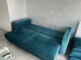 Cozy 2-Room Penthouse Lakeview W14