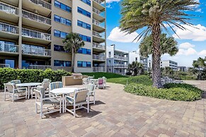 445 Amelia By The Sea 3 Bedroom Condo by RedAwning