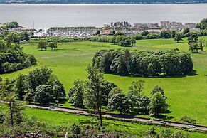 Beautiful 2-bed Apartment in Inverkip Great Garden
