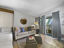Sweet Ski-in Ski-out Snowflower Studio Condo by RedAwning