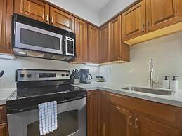 Sweet Ski-in Ski-out Snowflower Studio Condo by RedAwning