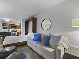 Sweet Ski-in Ski-out Snowflower Studio Condo by RedAwning