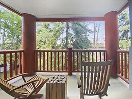 Sweet Ski-in Ski-out Snowflower Studio Condo by RedAwning