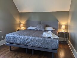 Stratford Suites - 66 Daly Ave