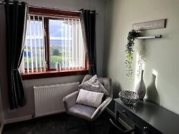 Immaculate 5 Bedroom House Outside Stornoway