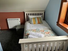 Immaculate 5 Bedroom House Outside Stornoway