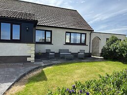 Immaculate 5 Bedroom House Outside Stornoway
